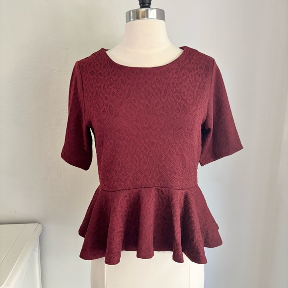 Burgundy Textured Lace Flare Peplum Hem Short Sleeve Top - Picture 1 of 6